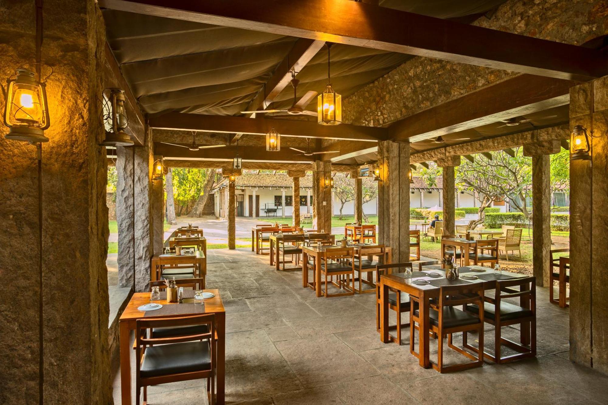 ザ ヘリテージ マドゥライ ホテル エクステリア 写真 The restaurant at the hotel