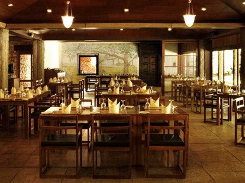ザ ヘリテージ マドゥライ ホテル レストラン 写真 The interior of a restaurant