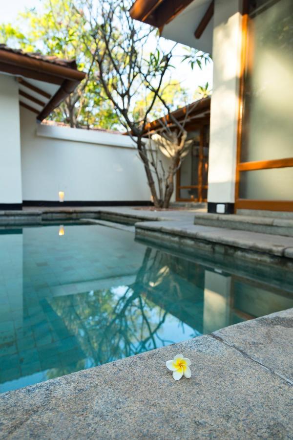 ザ ヘリテージ マドゥライ ホテル エクステリア 写真 A swimming pool at a private residence in Bangalore, India